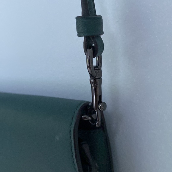 Dark green hand bag with a detachable strap - Picture 2 of 5